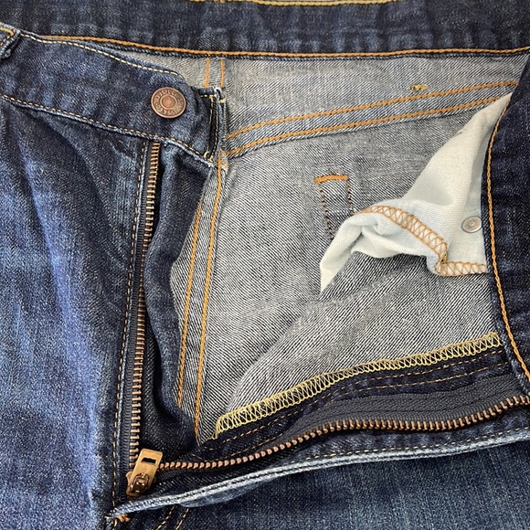Levi’s - Picture 3 of 6